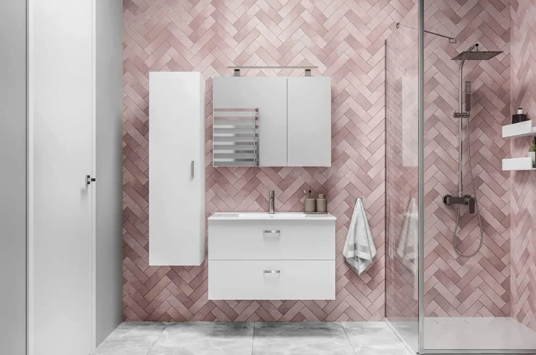 Jak urządzić małą łazienkę w bloku? Sprawdzone triki i trendy 2026