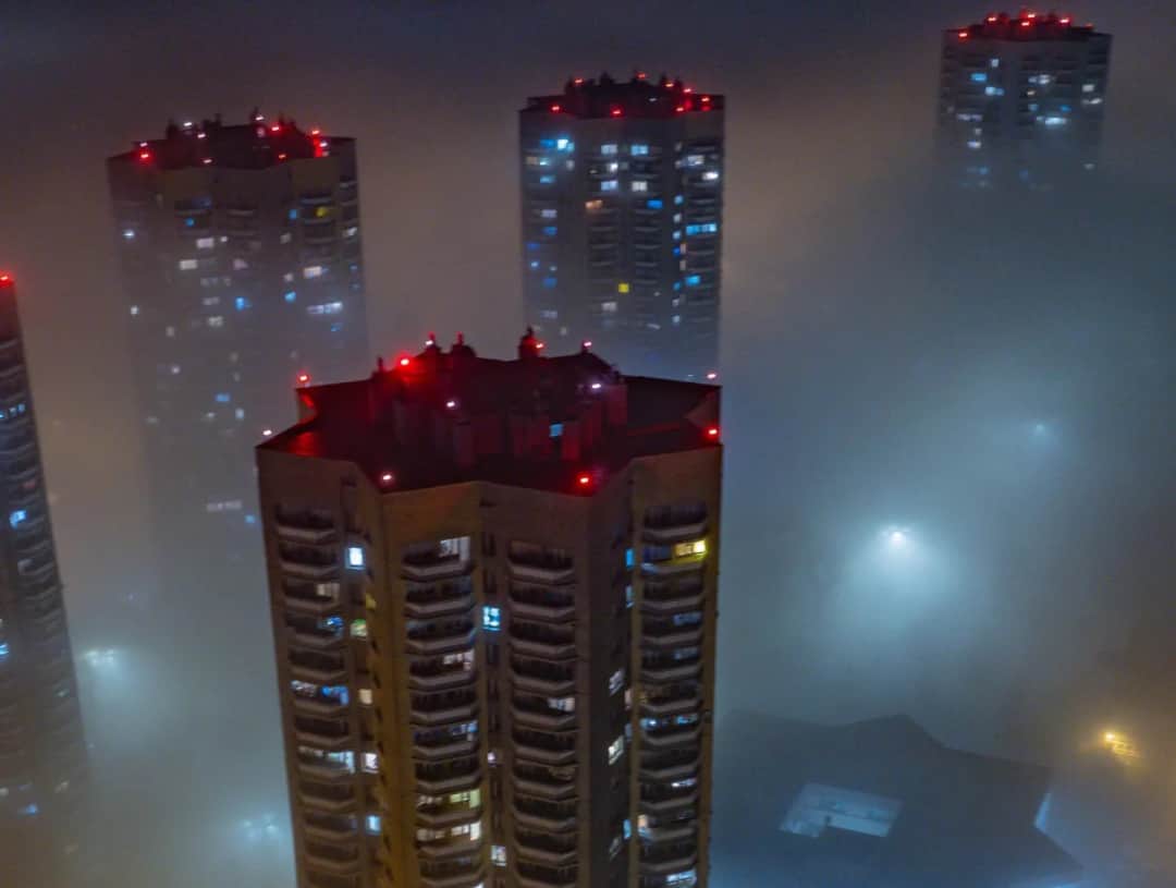 Ile pięter mają Gwiazdy Katowice? 27! Wysokość i unikalna historia.