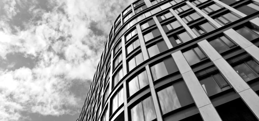 Co to jest budynek użyteczności publicznej? Definicja i kluczowe wymogi